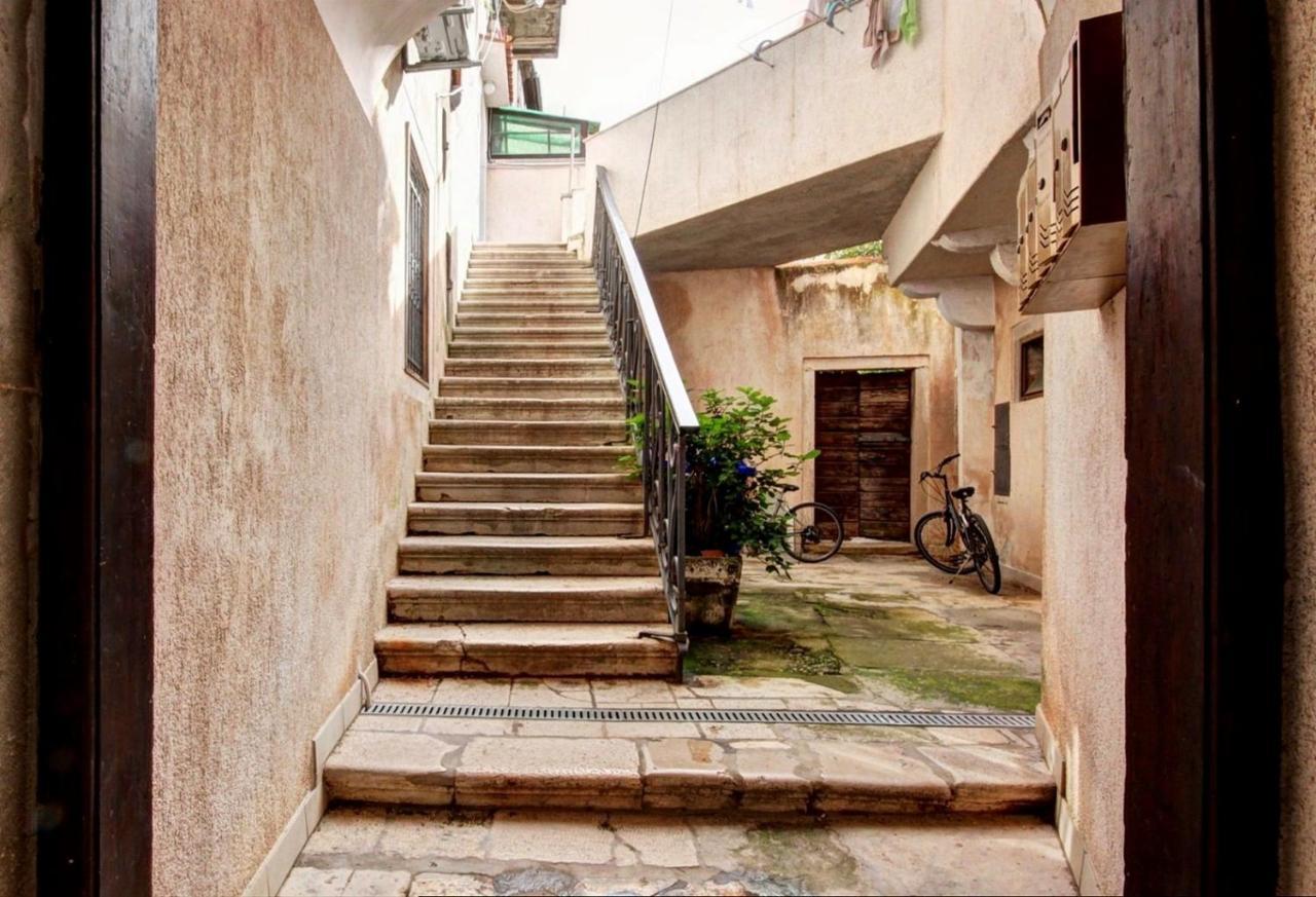 Yulia Apartments Rovinj Exterior photo