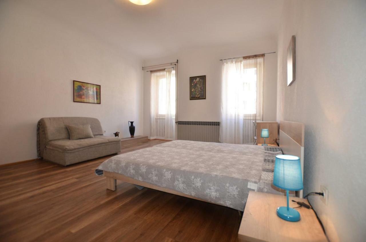 Yulia Apartments Rovinj Exterior photo