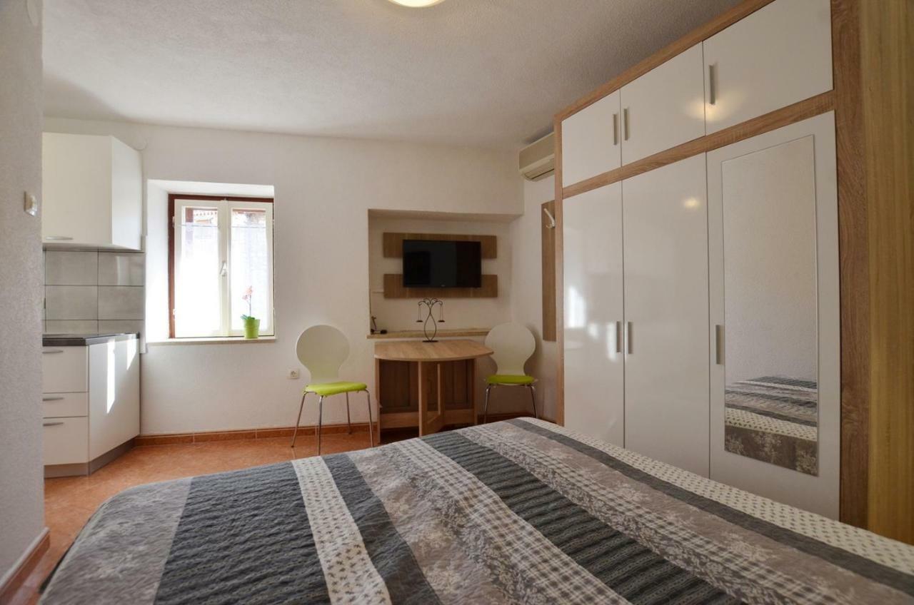 Yulia Apartments Rovinj Exterior photo